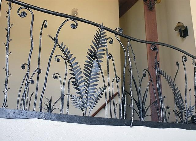 Avec une concentration moyenne d'éléments décoratifs